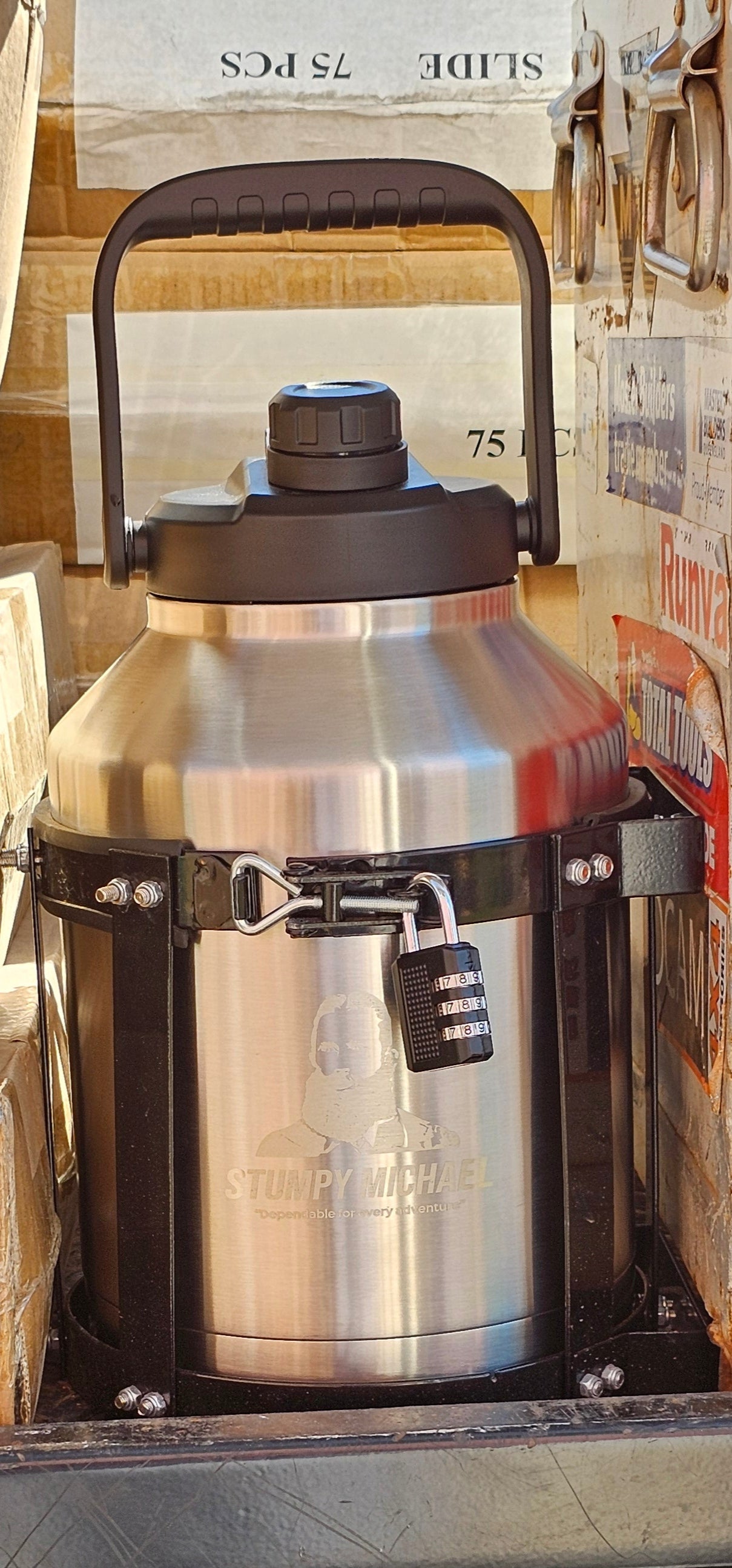 Stumpy holder stubbie holder lockable bottle holder 